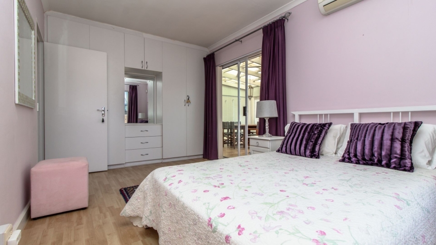 5 Bedroom Property for Sale in Sandbaai Western Cape